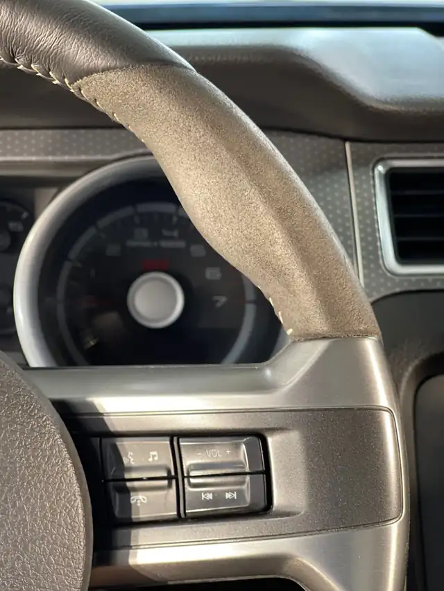 Alcantara steering wheel rim on a Mustang GT500 with a flattened, light-toned nap